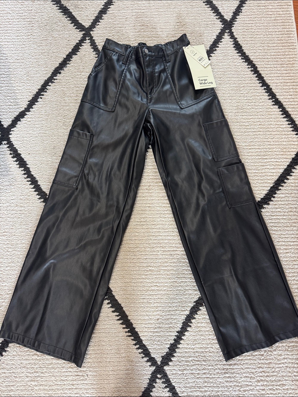 New No Boundries High rise -Cargo Wide Leg Pants - Black faux leather- S 4/6